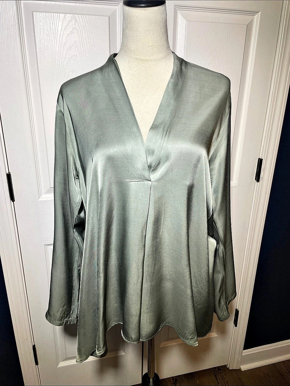 NWT Sofia Collection V Neck Satin Tunic Blouse Drape Oversized One Size
